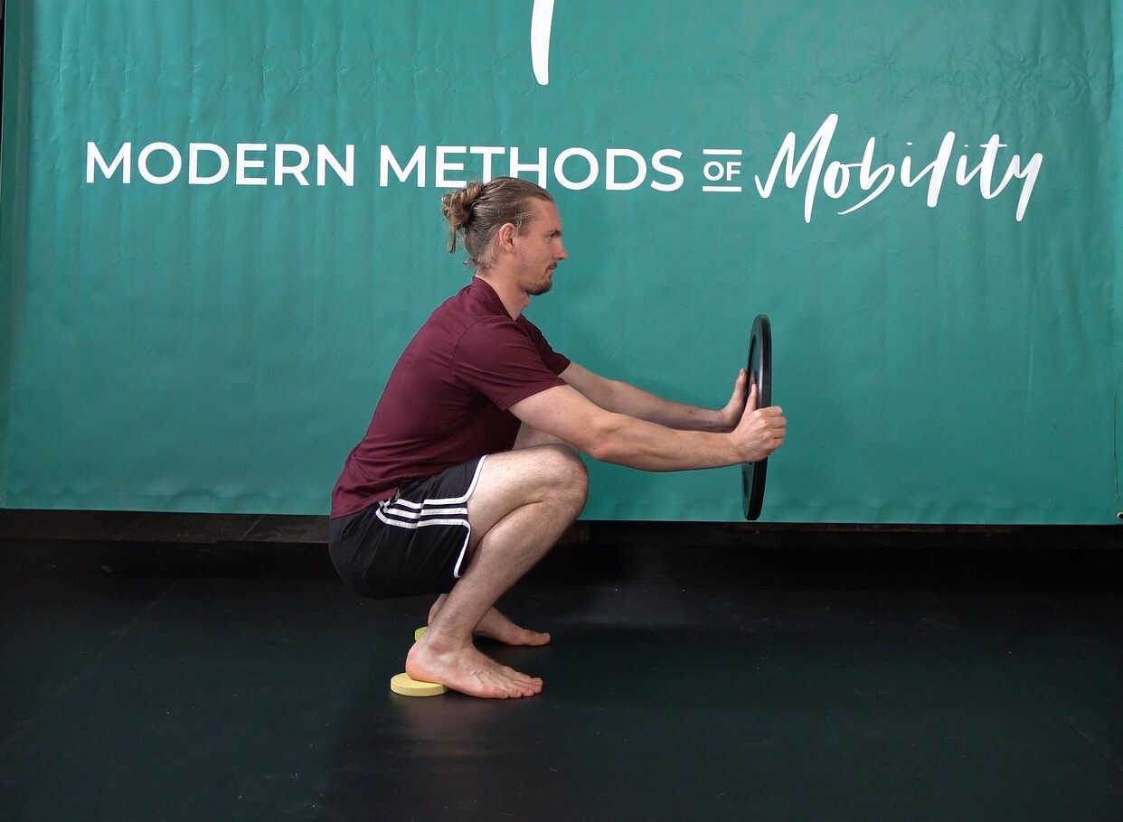 Counterweight Squat Side